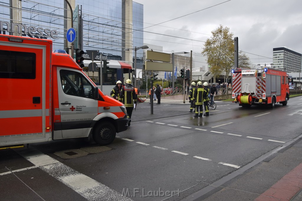 VU PKW KVB Bahn Koeln Deutz Deutz Muelheimerstr P45.JPG - Miklos Laubert